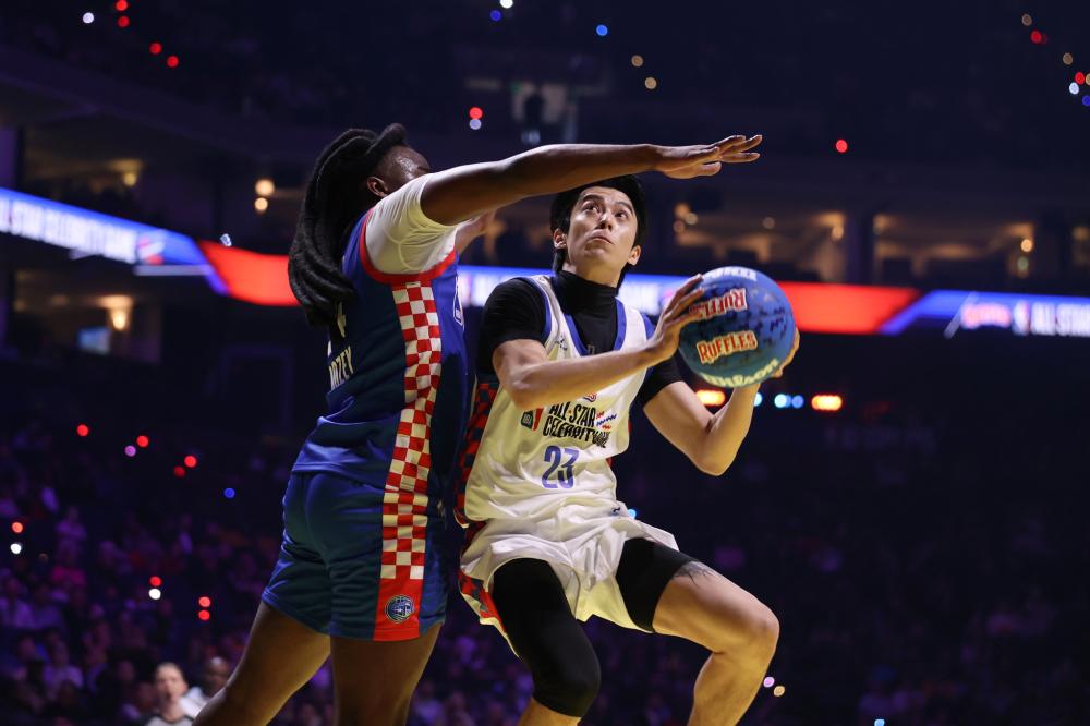 并鼓励队员 并鼓励队员