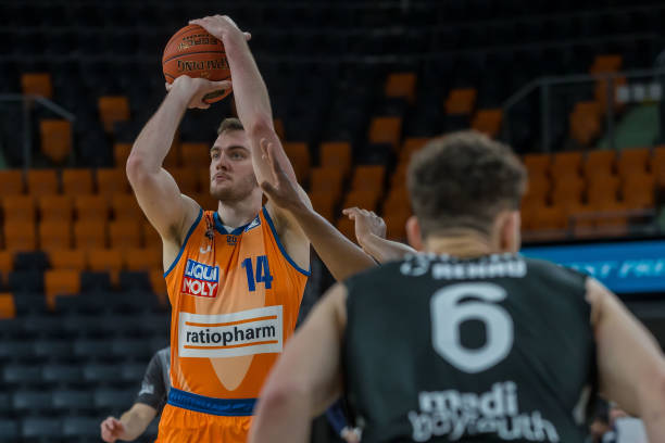 蓬勃发展 蓬勃发展